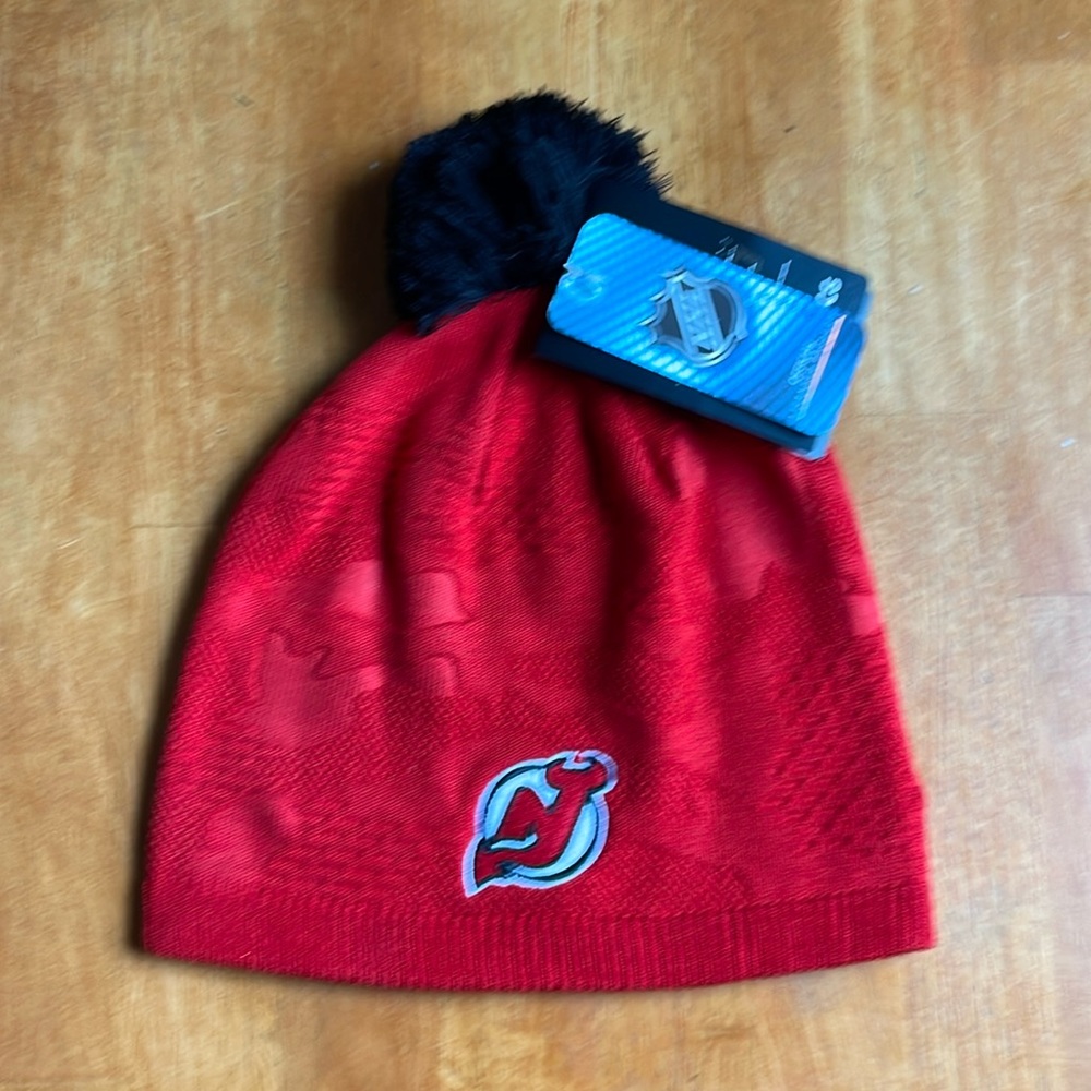 Fanatics Red and Black Women's Pom-Pom Beanie